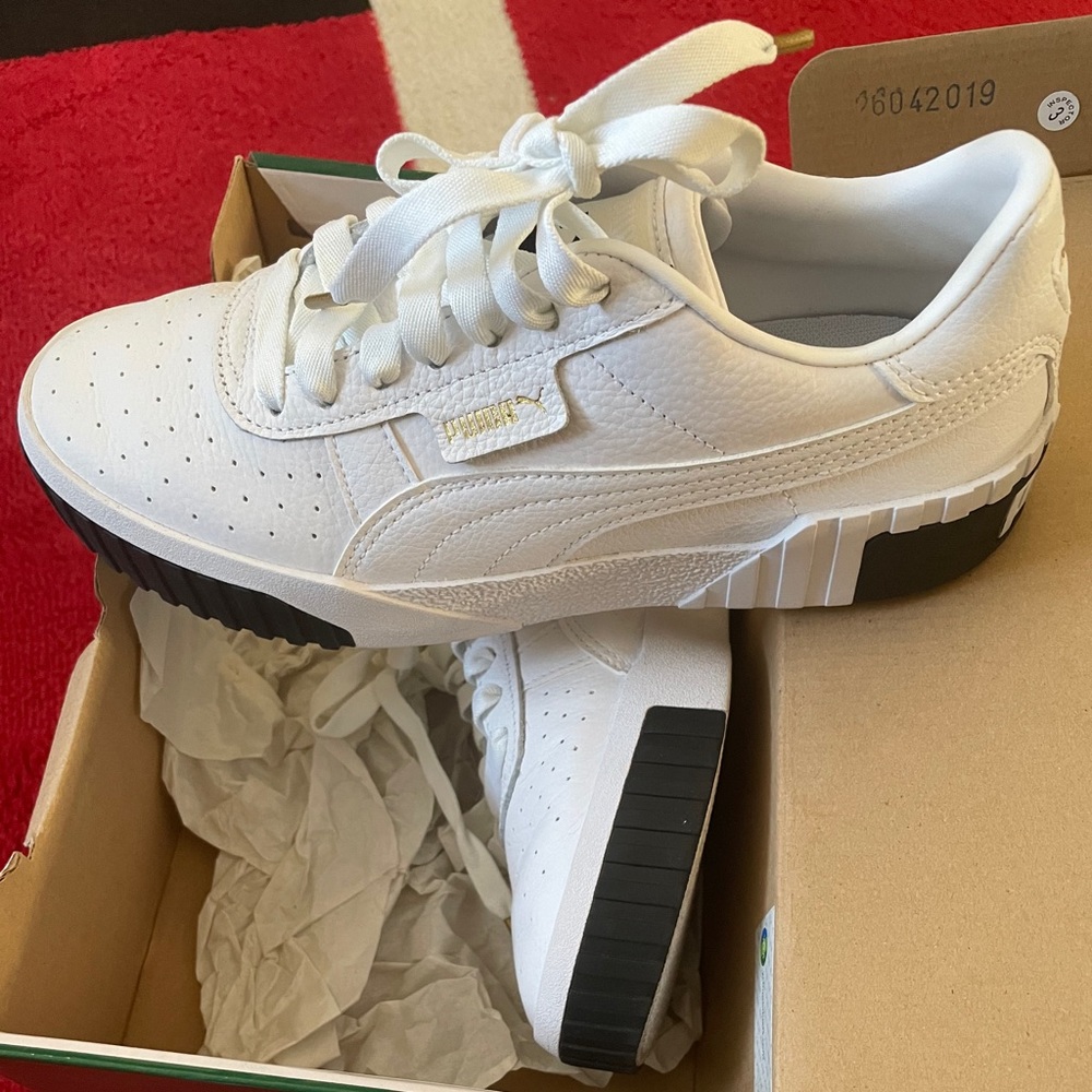 Women pumas